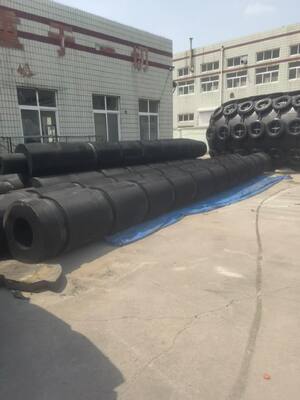 Fenders de rolos de reboque de barco de trabalho que incorporam alto valor ERH, proporcionando resistência superior ao impacto e proteção marítima