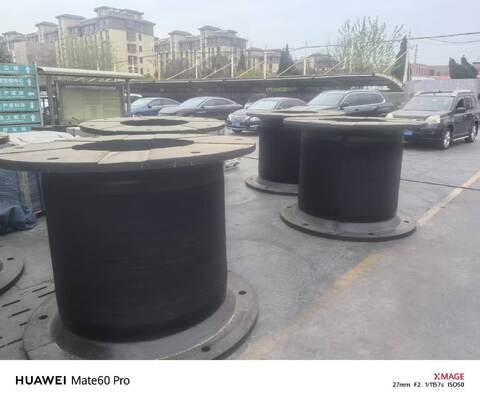 Instalação com parafusos ou soldados Fender de borracha de célula preta Solução ideal para proteger infraestruturas marítimas e embarcações