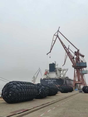 0.5-4.5m Diâmetro Yokohama Marine Fender em preto para requisitos marítimos personalizados