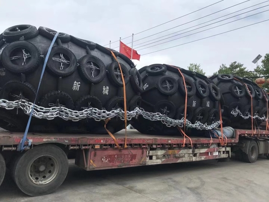0.5-4.5m Diâmetro Yokohama Marine Fender em preto para requisitos marítimos personalizados