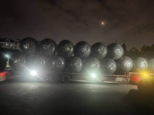 Goma de espuma de poliuretano de PU Marine Fender com excelente elasticidade e resistência ao stress ambiental marinho