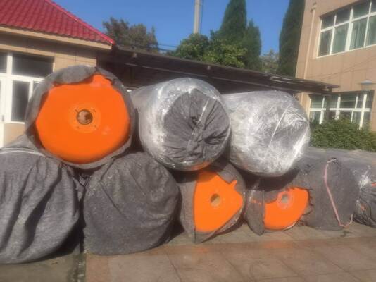 Defensas preenchidas com espuma para período de 24 meses D3,0m X C5,0m Deflexão de 60% Solução durável para proteção de docas marítimas