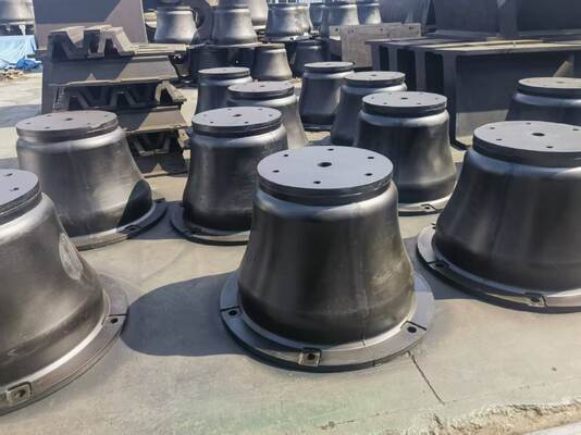 CCS Certified Cone Rubber Fender Equipamento de proteção de doca marítima durável aprovado pela SGS para aplicações de atracação e atracamento de navios