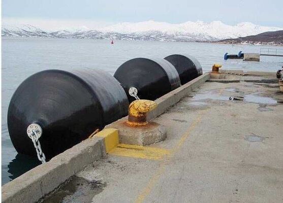 Fenders de espuma de EVA sólida que oferecem proteção de superfície sem marcas para portos e navios marítimos apoiados por 24 meses