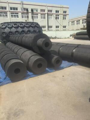 Defensas de rodillo para remolcadores de bajo mantenimiento Altura 200 mm 450 mm Diseñadas para reducir los costos de mantenimiento y mejorar la seguridad de los remolcadores