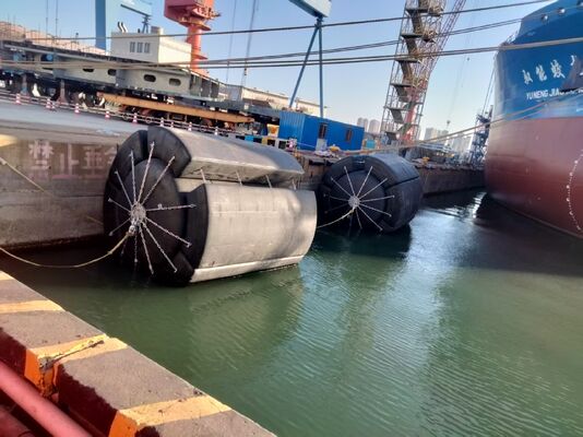 Defensas de espuma de longa duração construídas para suportar a faixa de temperatura de -60°C a 80°C com período de 24 meses para longo prazo