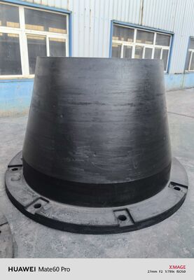 Fenders de borracha de cone aprovados pela SGS fornecendo dureza de 60-70 Shore A e resistência a intempéries Ideal para sistemas de atracação marítima